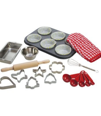 Bakset met muffinblik, deegroller, maatlepels en koekvormpjes op witte achtergrond Bigjigs Chefs Bakset