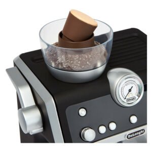 Bovenaanzicht speelgoed koffiemachine met koffiebonen reservoir