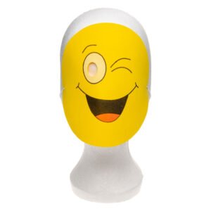gele smiley gezicht lamp met knipogende emoji op witte standaard