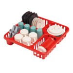 rode afwasrek met borden, mokken en bestek op witte achtergrond Ecoiffier 100% Chef Kleurrijk Afdruiprek met Accessoires