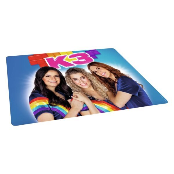 K3 Placemat van Studio 100 met K3 in regenboogkleuren op blauwe achtergrond