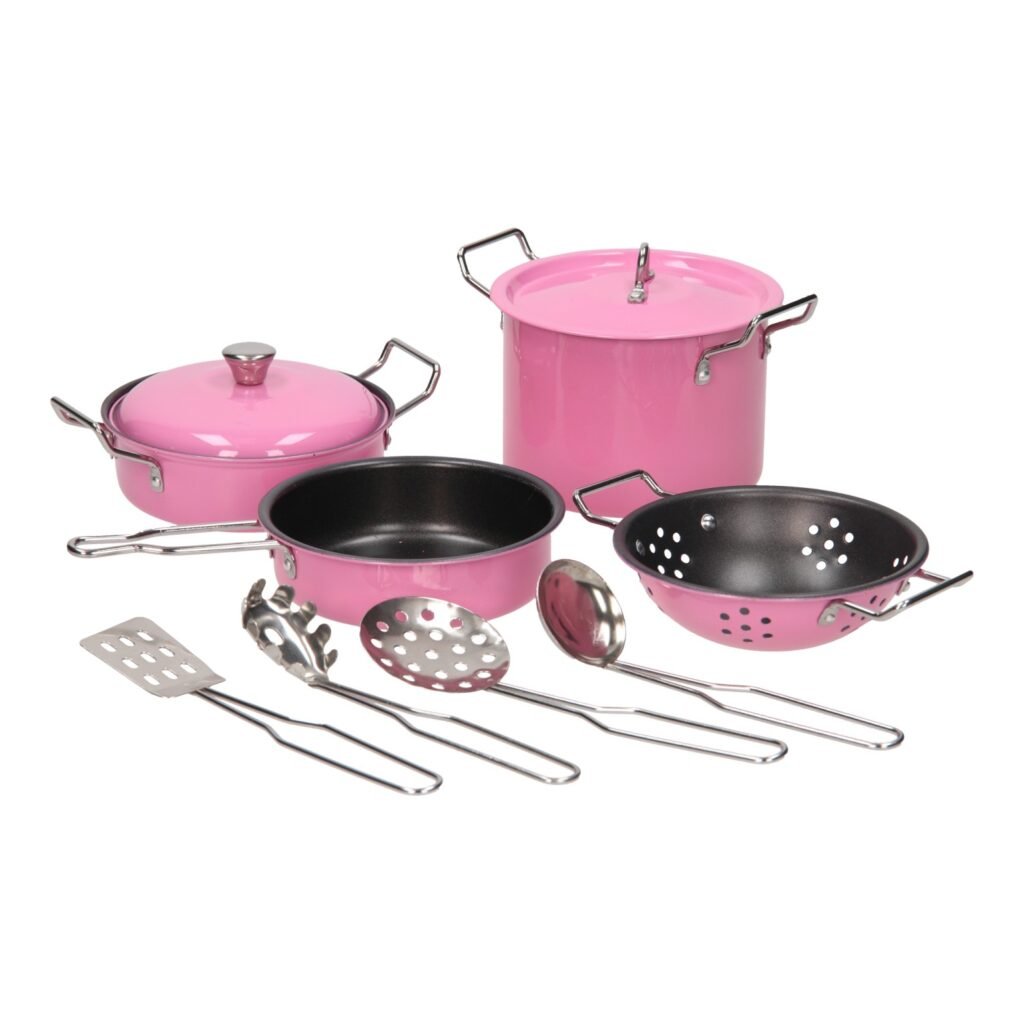 Roze speelgoed pannenset met koekenpan, pan en keukentools op witte achtergrond Roze Pannenset