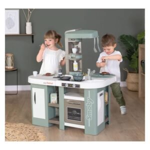 kinderen spelen met Smoby Tefal speelkeuken en accessoires