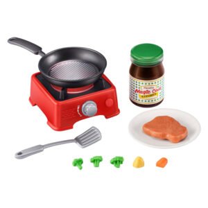 Mini kookplaat met koekenpan, spatel, sauspot en speelgoedeten