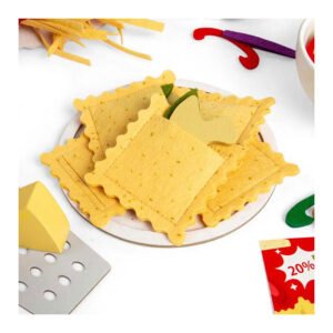Vilten ravioli speelgoed pasta op bord met speelvoedsel