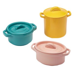 Kleurrijke speelgoed pannenset voor kinderkeuken
