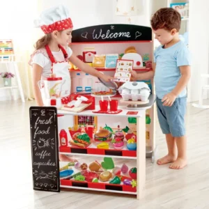 Kinderen spelen met Hape houten pop-up winkel speelgoedset