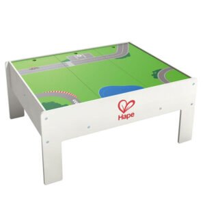 Hape houten speeltafel met racebaan ontwerp en groene speeloppervlakte