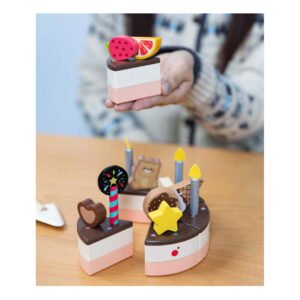 Speelgoed houten chocoladetaart met losse taartpunten en decoratie
