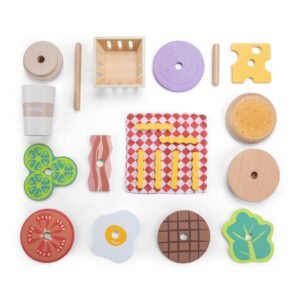 Onderdelen van houten fastfood speelset met burger toppings en frietjes