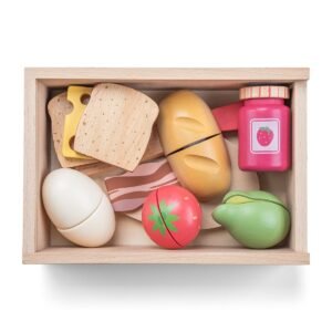Bovenaanzicht van houten speelgoed ontbijtset met brood en fruit