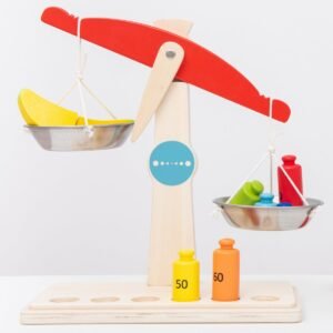 Houten weegschaal speelgoed met kleurrijke gewichtjes
