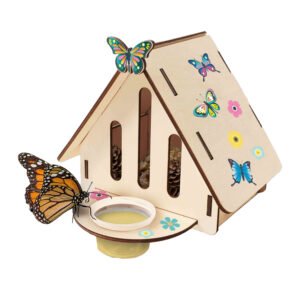 Afgewerkt butterfly hotel van hout met kleurrijke vlinderstickers SES Vlinderhotel