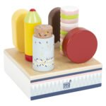 Close-up van houten ijsjes puzzelspeelgoed voor kinderen. Small Foot Houten Ijsjes Fresh met Standaard