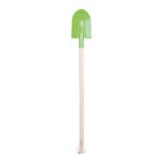 groene tuinschep met houten steel op witte achtergrond Bigjigs Schep met Lange Steel