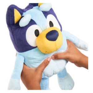 Bluey interactieve knuffel wordt ingedrukt voor geluid en spraak
