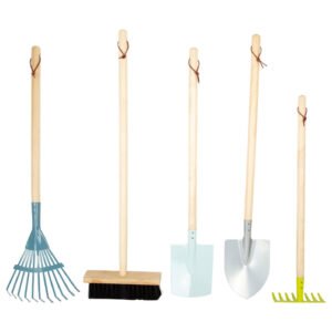 Kinder tuingereedschap van hout met bezem, hark en schoppen