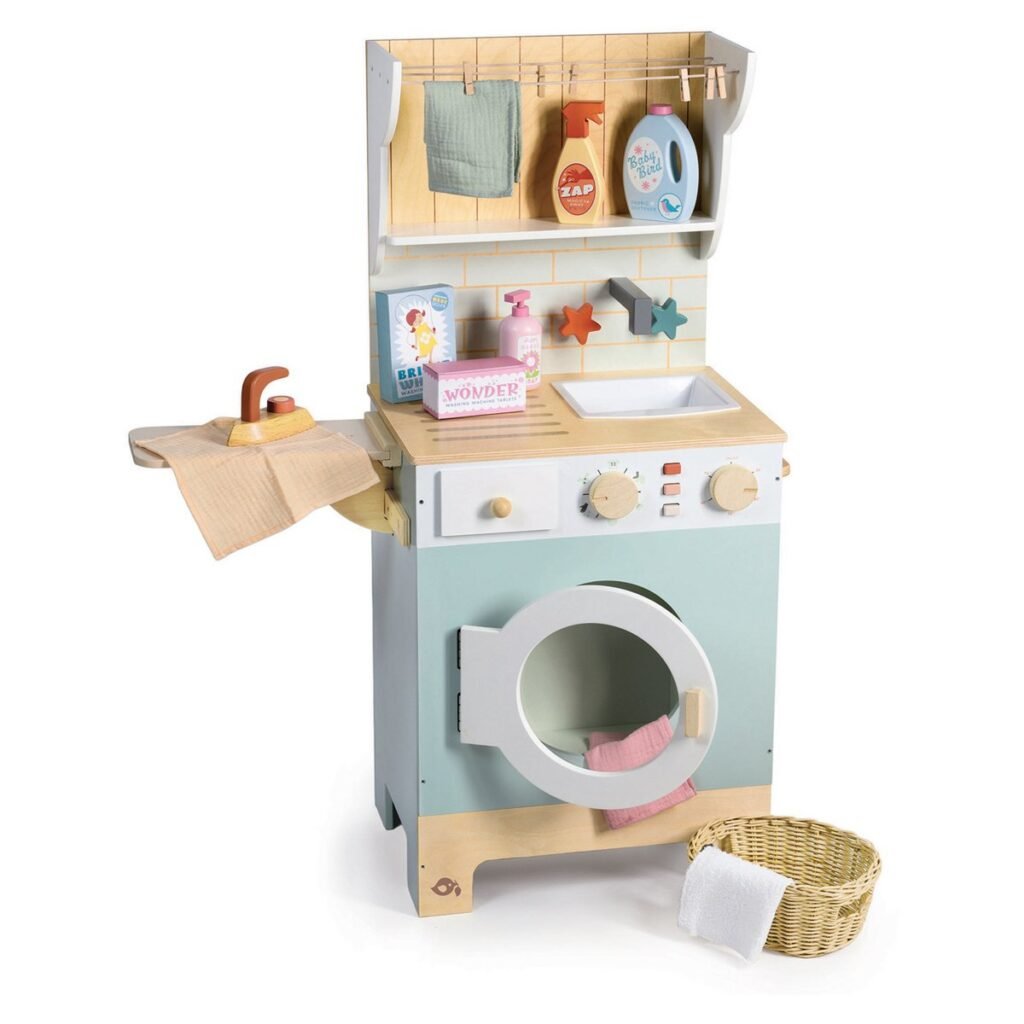 Frontale productfoto van de Tender Leaf houten wasmachine met wastrommel en mandje