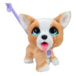 Close-up van FurReal Poop-a-lots Corgi Interactieve Knuffel puppy met oplichtende blauwe ogen en beweegbare tong, speelgoedhond met riem