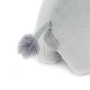 Detail van staartje met pluimpje van zachte knuffel olifant