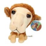 Knuffelkameel met grote ogen zittend op witte achtergrond Knuffel Big Head Pluche Kameel