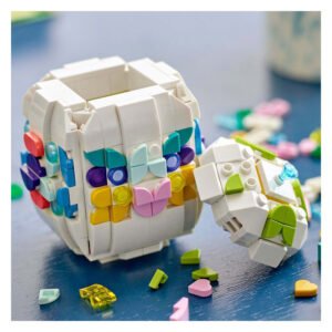 LEGO paasei met kleurrijke bloemdecoratie
