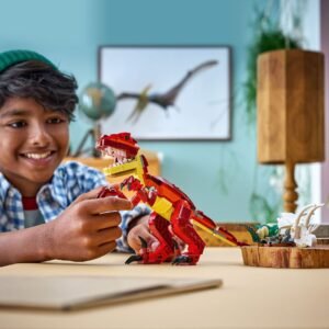 Kind speelt met LEGO Creator Woeste Dinosaurus T-Rex bouwset