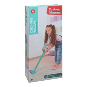 Meisje gebruikt My Home Cleaning speelgoed stofzuiger in woonkamer
