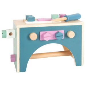 Detail van houten kinderwerkbank met schroeven en schroevendraaier