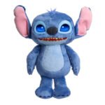 Frontview van Many Moods of Stitch Interactieve Knuffel met blauwe vacht en grote roze oren