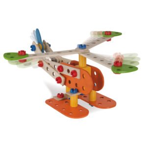 Houten constructiehelikopter van bouwset met draaiende rotor