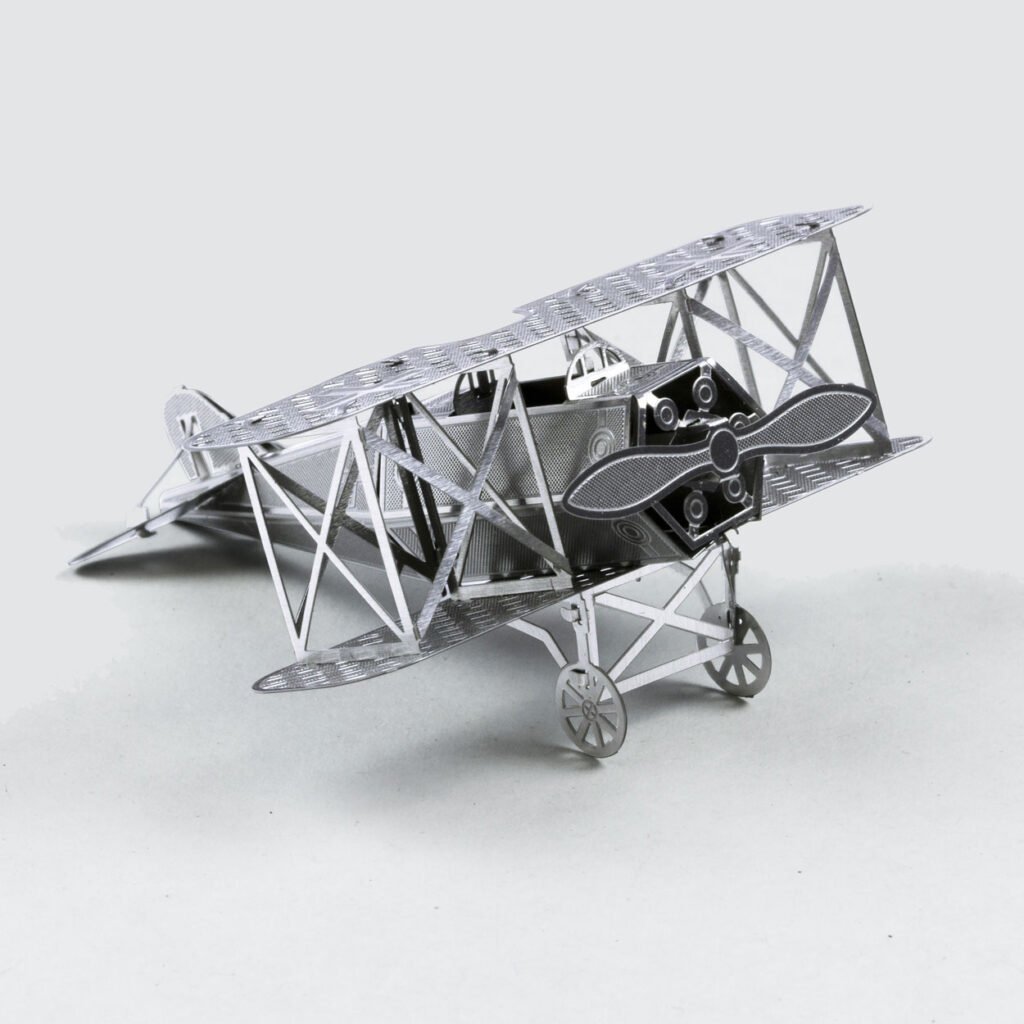 Metal Earth Fokker D-VII metalen 3D vliegtuigmodel opgebouwd Metal Earth Fokker D-VII