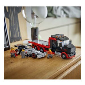 LEGO City F1 display truck met Audi racewagen op tafel met minifiguren