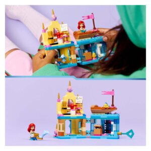 Kind speelt met LEGO Disney Ariel mini paleis speelset in open vorm