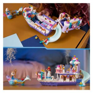 Kind speelt met LEGO Disney Ariëls trouwboot