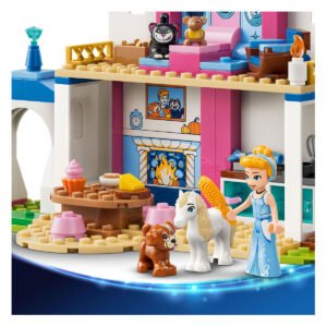 LEGO Disney kasteel met meerdere kamers en speelscènes met Cinderella en haar dierenvrienden