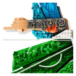 Detail van LEGO Messi bouwmodel met kleurrijke voetbaldecoratie