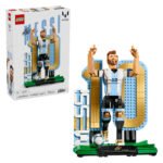 LEGO Editions 43015 Lionel Messi Voetballegende bouwset naast de productverpakking