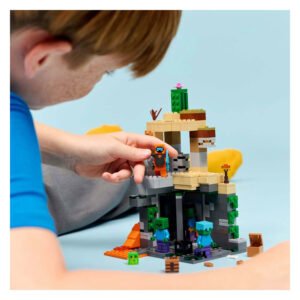 Kind plaatst Minecraft figuur op LEGO Zombiekerker
