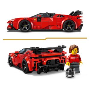 LEGO Ferrari SF90 XX Stradale zij- en achteraanzicht met minifiguur