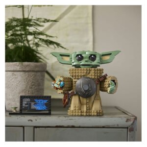 LEGO Star Wars Grogu bouwmodel met Mandalorian details op tafel