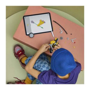 Kind bouwt LEGO Technic Gele Motor met app-instructies