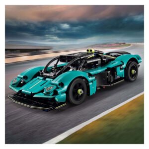 LEGO Technic Aston Martin Valkyrie 42208 racewagen op circuit