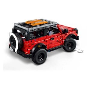 Achterzijde van LEGO Technic Ford Bronco SUV 42213 met reservewiel
