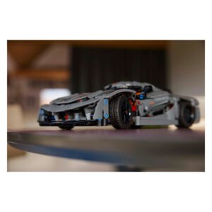 LEGO Technic Koenigsegg Jesko Absolut hypercar op tafel van voren