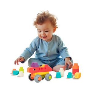 Baby speelt met kleurrijke zachte bouwblokken en speelgoedauto