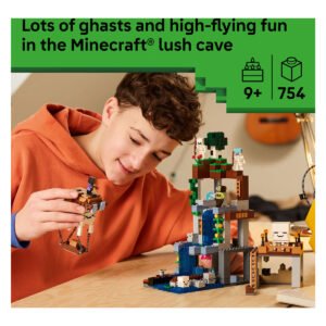 Kind speelt met LEGO Minecraft Ghast Station 21597