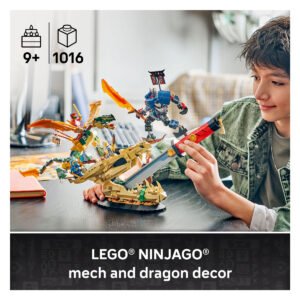 Kind speelt met LEGO NINJAGO Strijd bij het Drakenzwaard 71871
