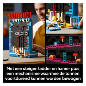 Achterkant LEGO Donkey Kong Arcade met bewegend tonnenmechanisme