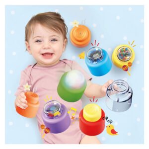 Baby speelt met Quercetti Momy Soft sensorische blokken